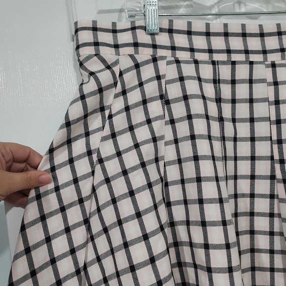 Torrid Ivory Gingham Mini Twill Pleated Skater Skirt in Size 1 (14/16) - Picture 3 of 12